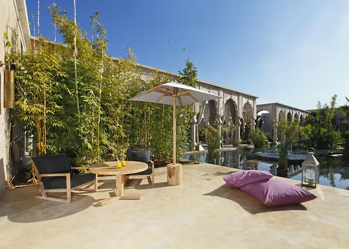 Palais Namaskar