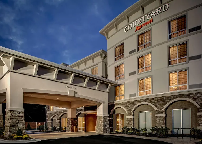 Courtyard By Marriott Boone Hotel