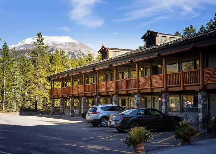 Lake Louise Hotels