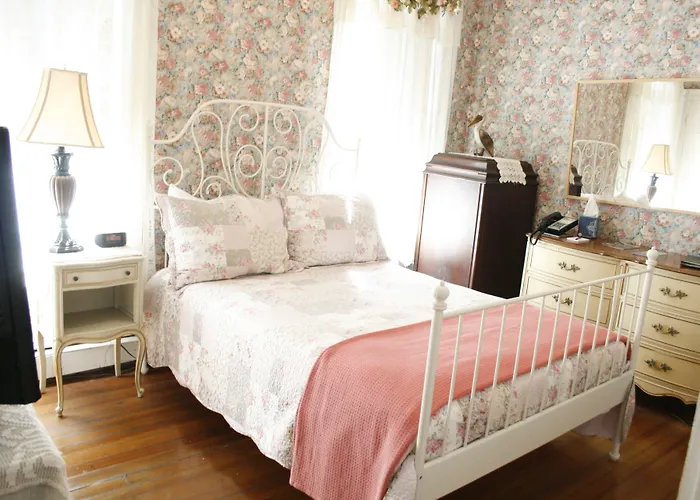 The Coolidge Corner Guest House: A Brookline Bed And Breakfast