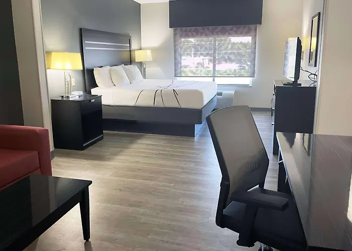 La Quinta Inn & Suites By Wyndham Tulsa Midtown