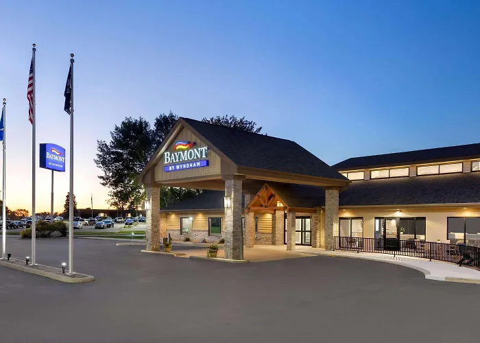 Baymont By Wyndham Owatonna Hotel