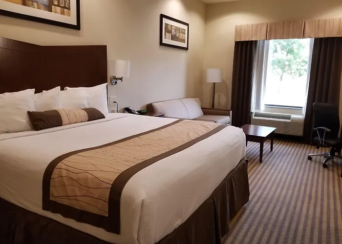 Baymont By Wyndham Victoria Hotel