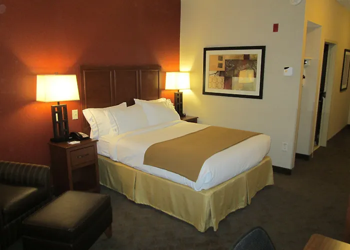 Holiday Inn Express & Suites Paducah West By Ihg