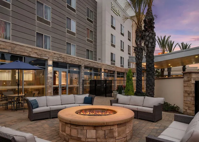 Tustin Hotels