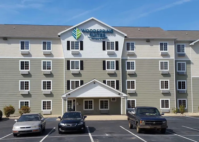 Baymont By Wyndham Dickinson Hotel
