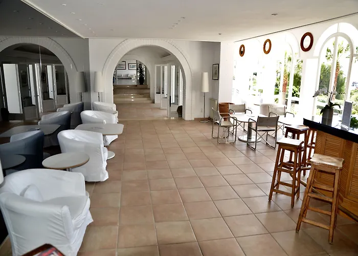 Auberge De La Calanque Le Lavandou