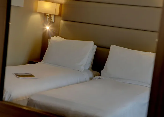 Pontypool Hotels