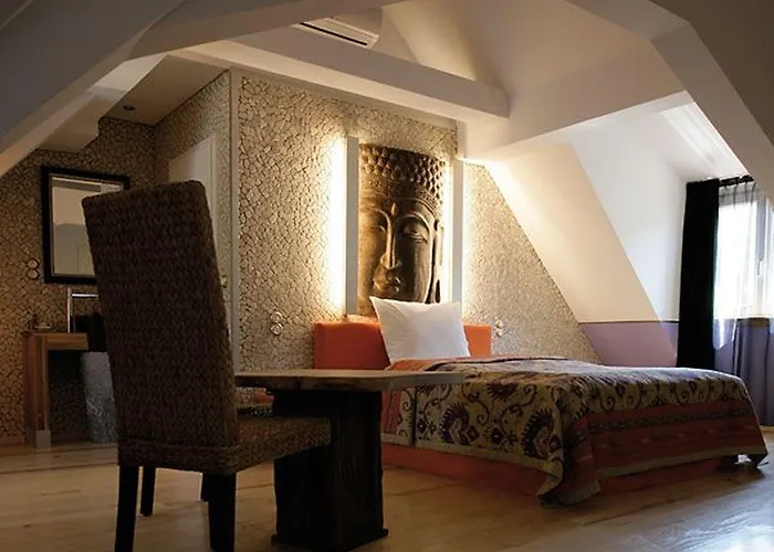 Hip Hotel
