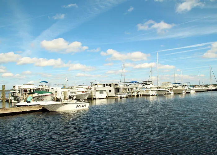 Crystal Cove Riverfront Resort Palatka