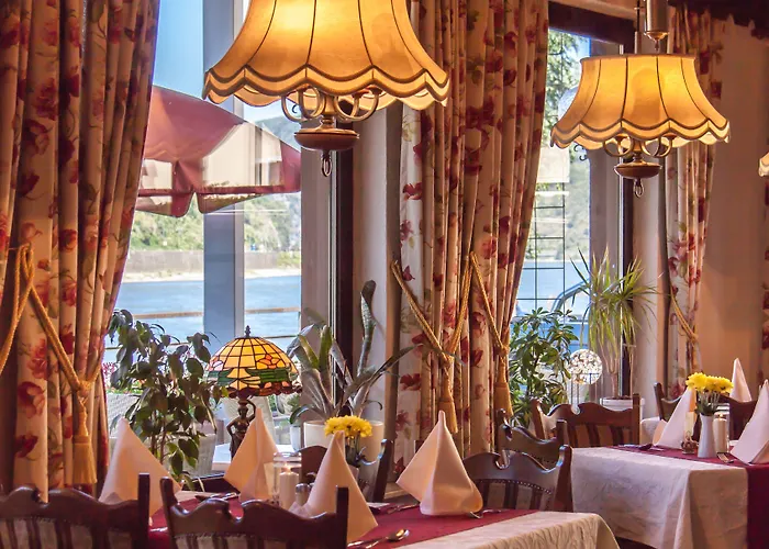 Hotels in Kestert