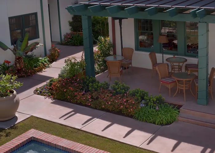 1906 Lodge Coronado