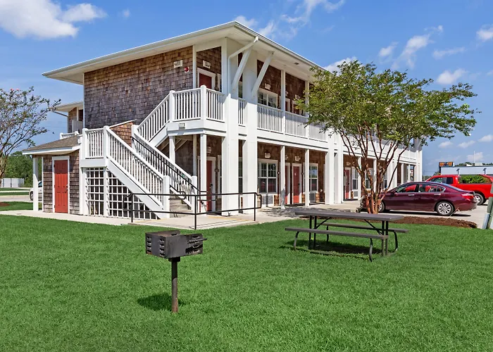 Sneads Ferry Hotels