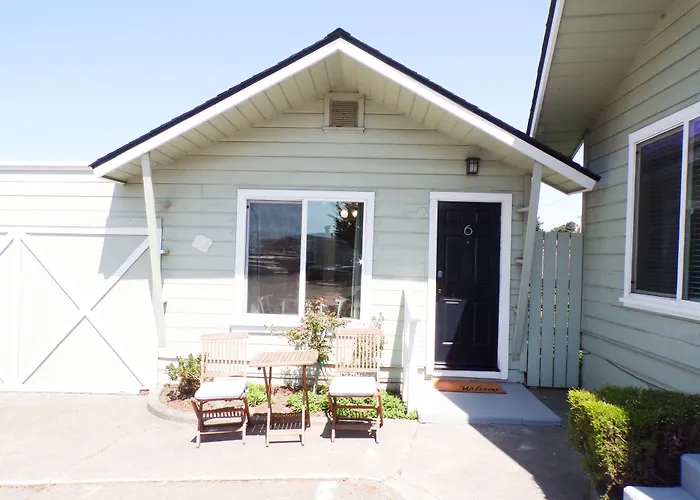Shoreline Cottages