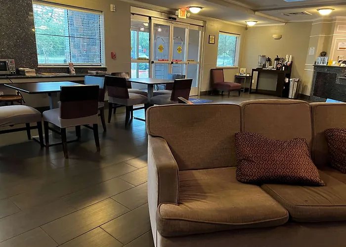 Baymont By Wyndham College Station Hotel