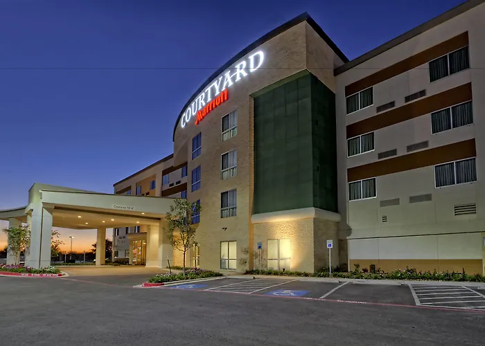 Courtyard By Marriott San Marcos Hotel