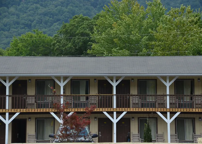Travelowes Motel - Maggie Valley