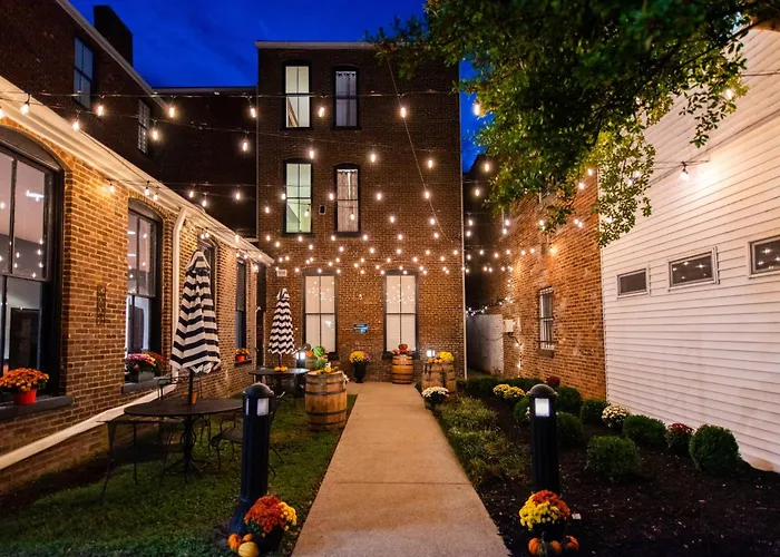 The Woodford Hotel Versailles