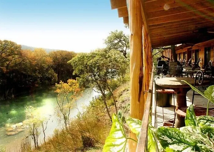 Hideout On The Horseshoe Canyon Lake