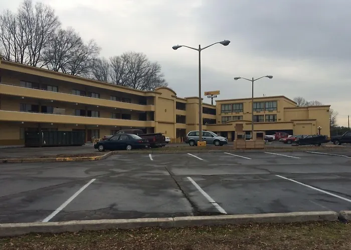 Diamond Inn & Suites