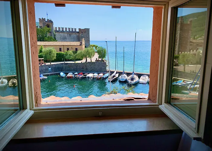 Hotels in Torri Del Benaco