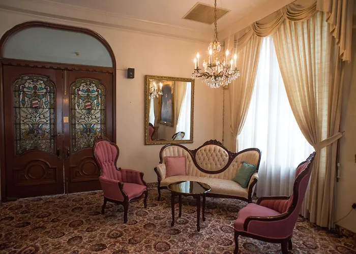 Edina Hotels