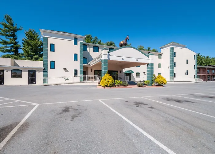 Charles Town Hotels