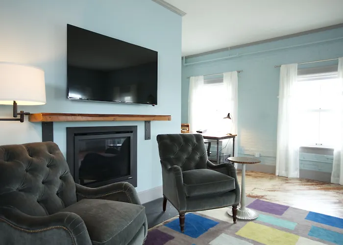 Hotel On North Pittsfield
