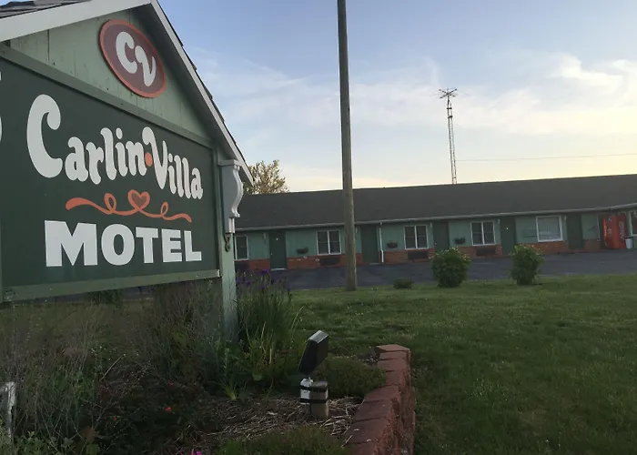 Carlinville Hotels