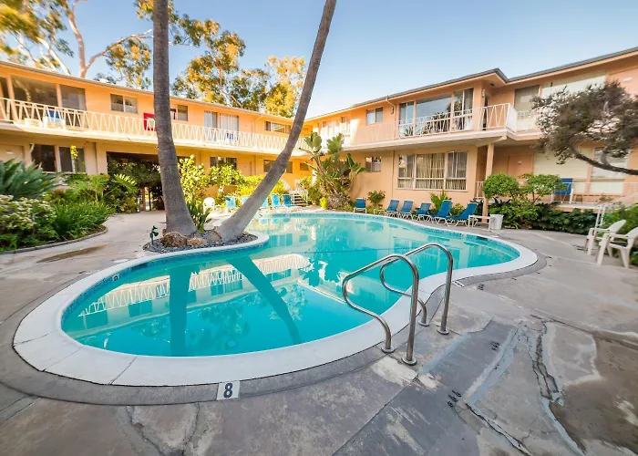 Cal Mar Hotel Suites