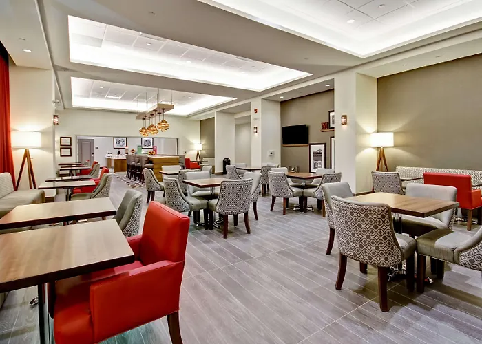 Hampton Inn & Suites - Medicine Hat