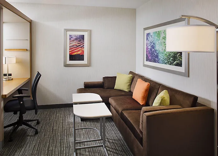 Carle Place Hotels