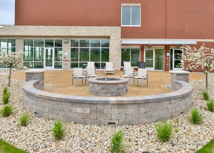 Holiday Inn Express & Suites Madison By Ihg