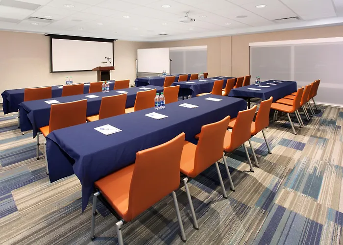 Holiday Inn Express & Suites - Sterling Heights-Detroit Area By Ihg