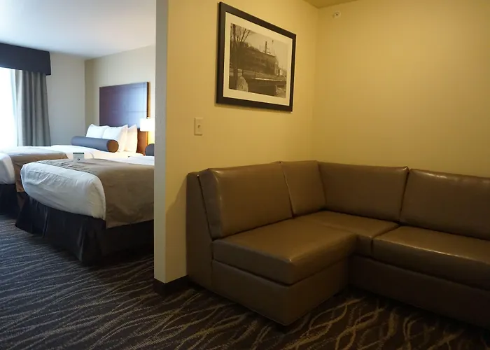 Cobblestone Hotel & Suites - Chippewa Falls