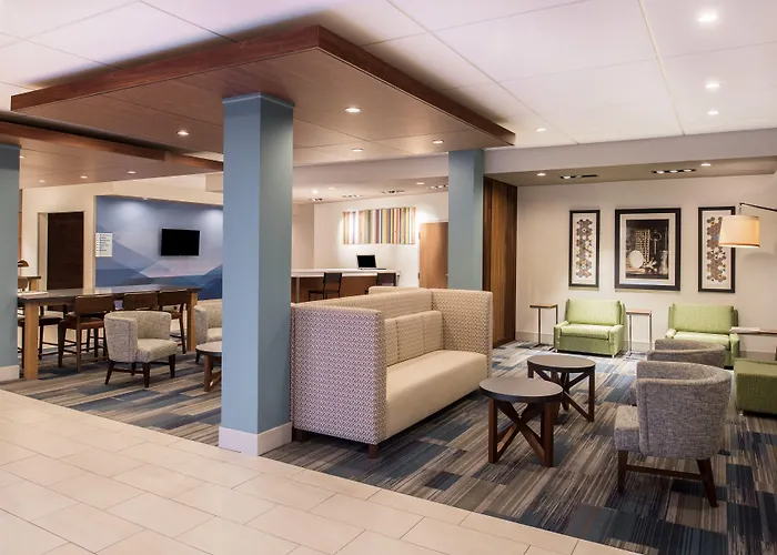 Holiday Inn Express & Suites Kingdom City By Ihg