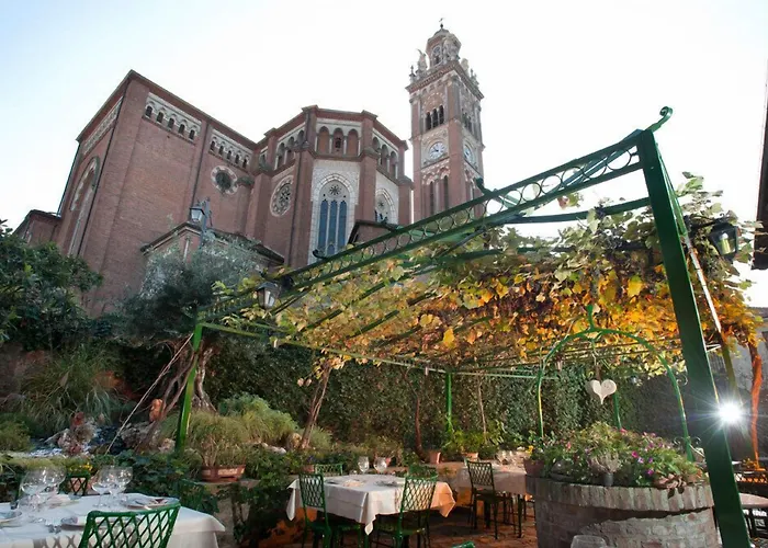 Hotels in Monforte dʼAlba