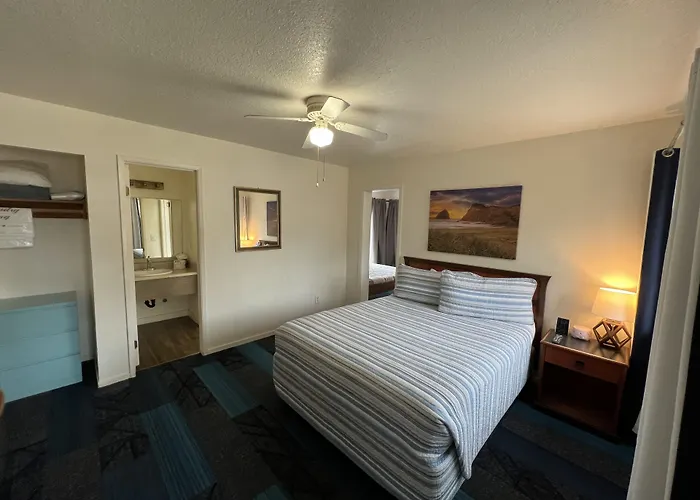 Surf & Sand Inn Pacific City