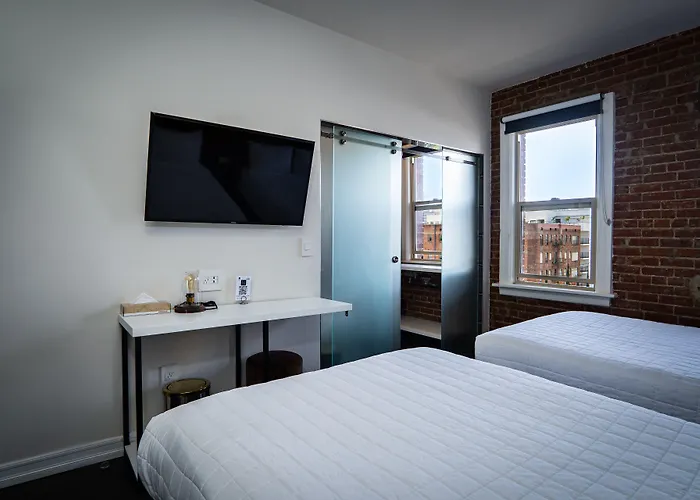 Signal Hill Hotels