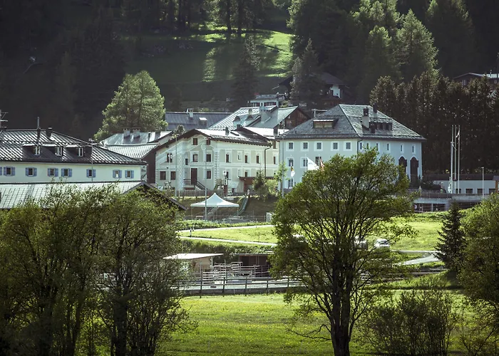 Hotels in Madulain