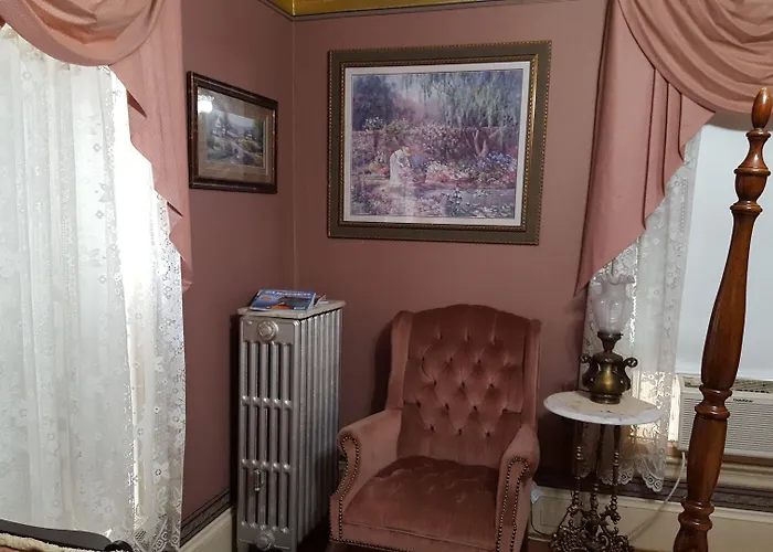 Holidae House Bed & Breakfast Bethel