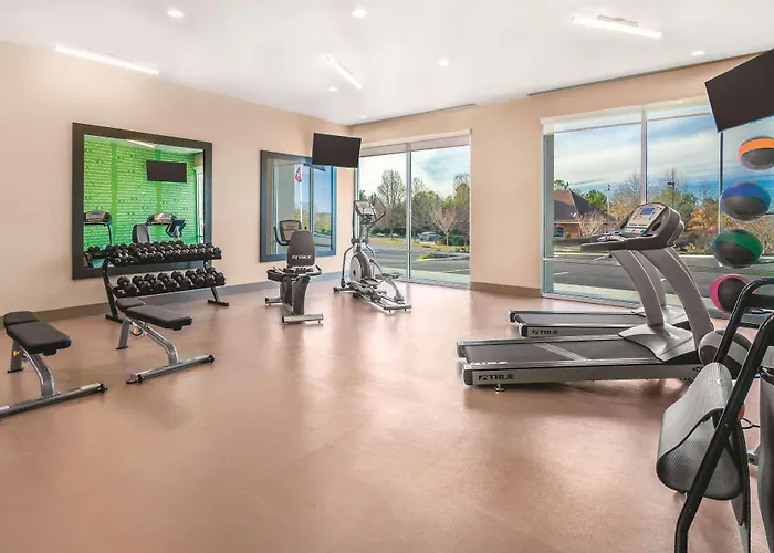 La Quinta Inn & Suites By Wyndham Cleveland Near Lee Univ
