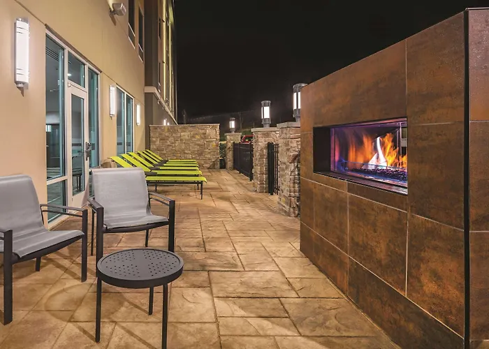 La Quinta Inn & Suites By Wyndham Cleveland Near Lee Univ