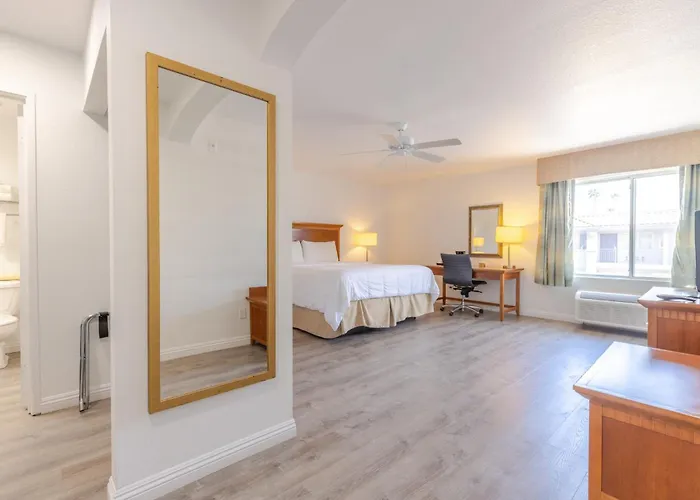 Brawley Hotels