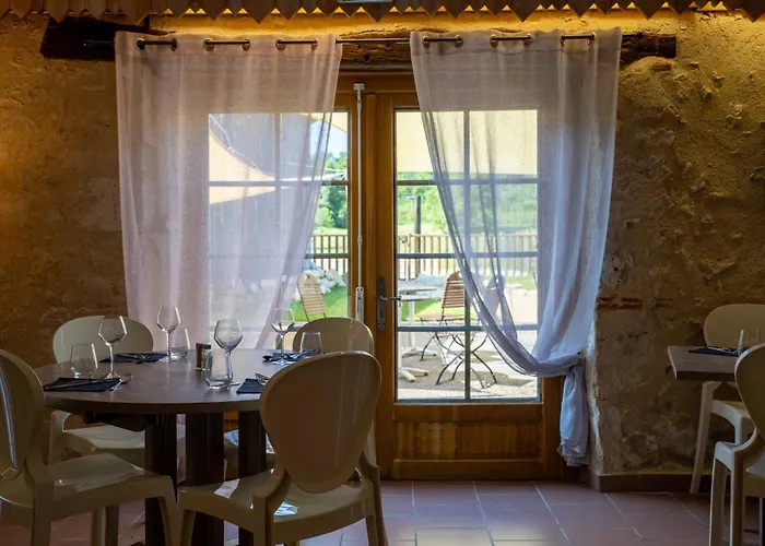 Larressingle Hotels