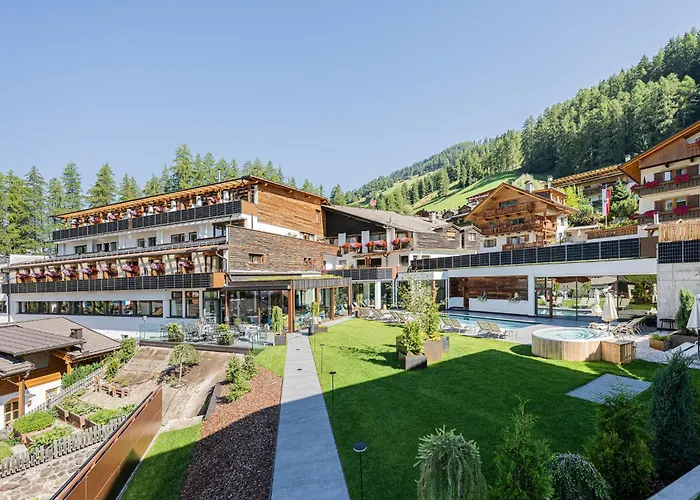 Alpenwellnesshotel St. Veit Sexten