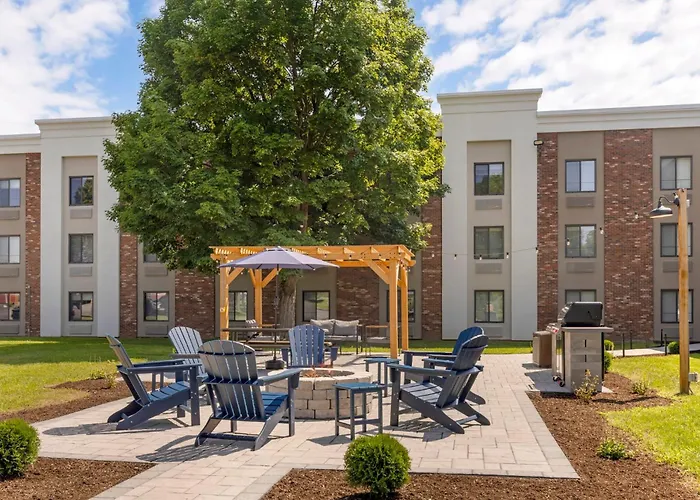 Plattsburgh Hotels