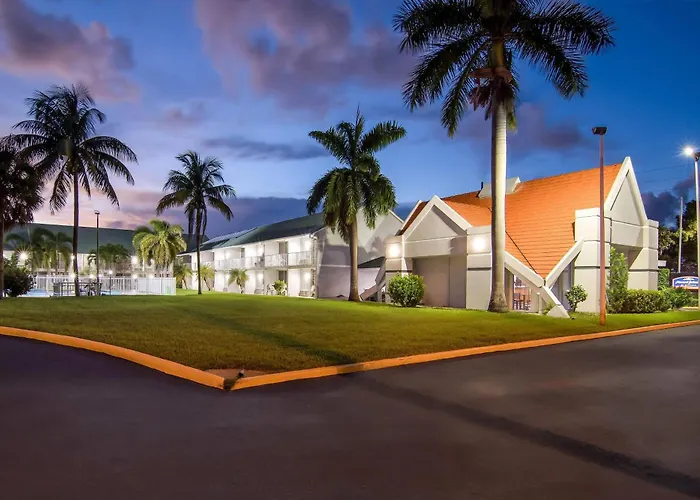 Howard Johnson By Wyndham Vero Beach / Downtown