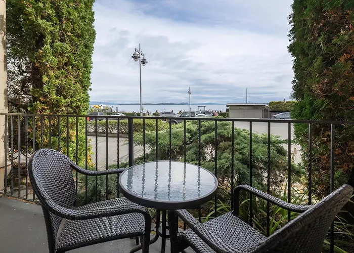 Sidney Waterfront Inn & Suites