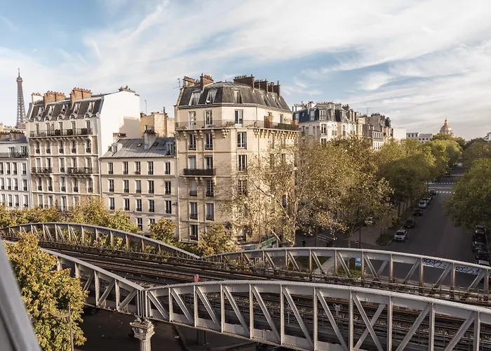 Hotel Eiffel Segur